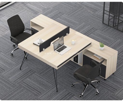 Staff Desk 16